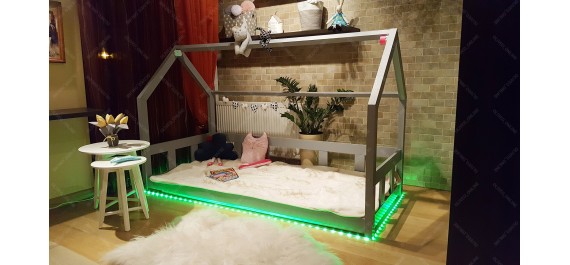 Łóżko domek z barierkami Bella w stylu skandynawskim LED, Bluetooth
