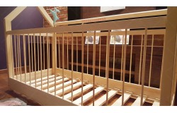 Łóżko domek kojec z barierkami Dalia w stylu skandynawskim